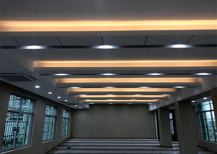 案例：?？谑协偵脚实ばW(xué)多功能廳裝修實(shí)景圖集